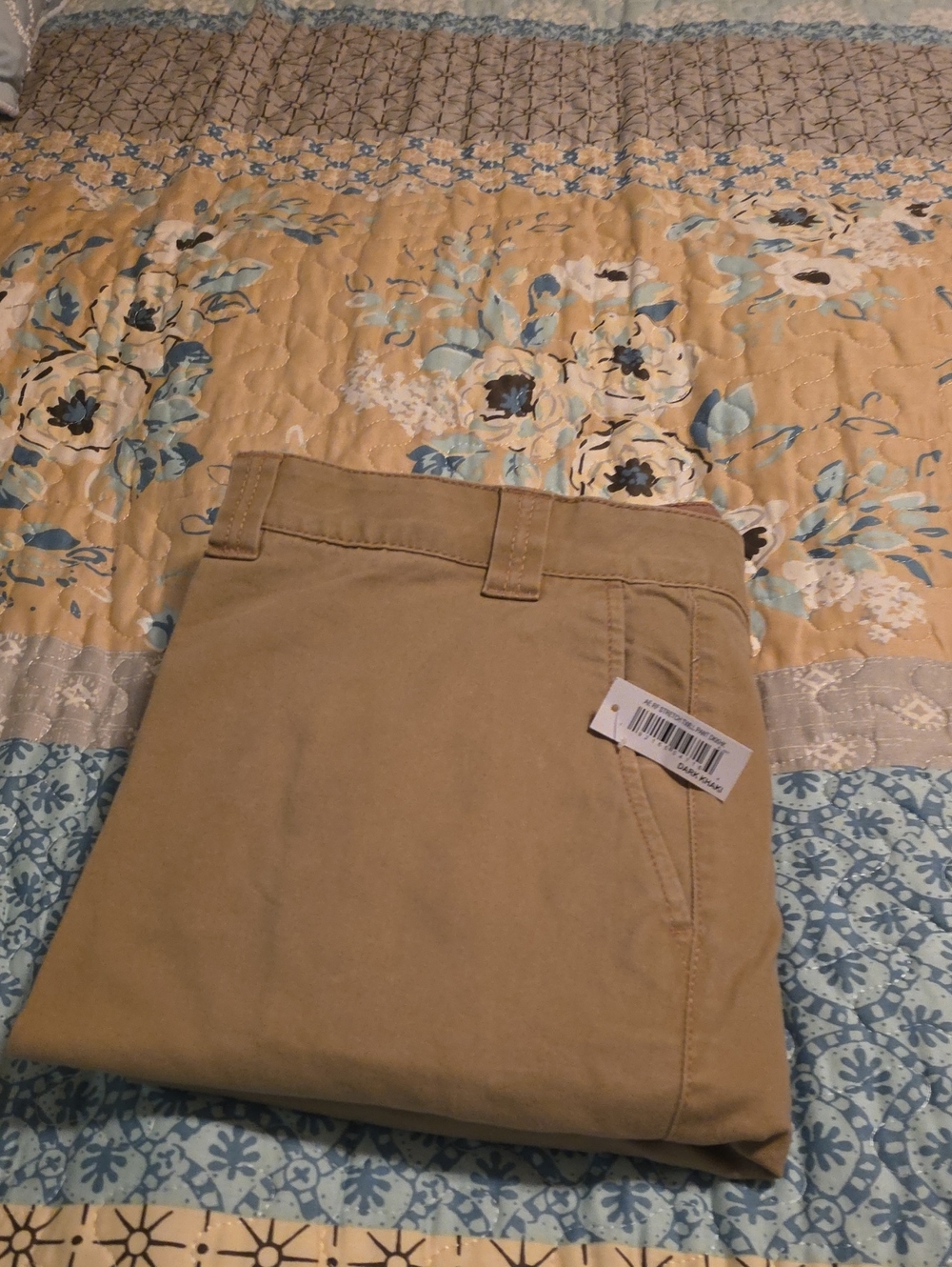 Amazon Essentials Men's Tan Chino Pants